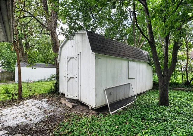 33rd image of 530 S Willow Ave, Sugar Creek, MO 64053 | MLS# 2625372