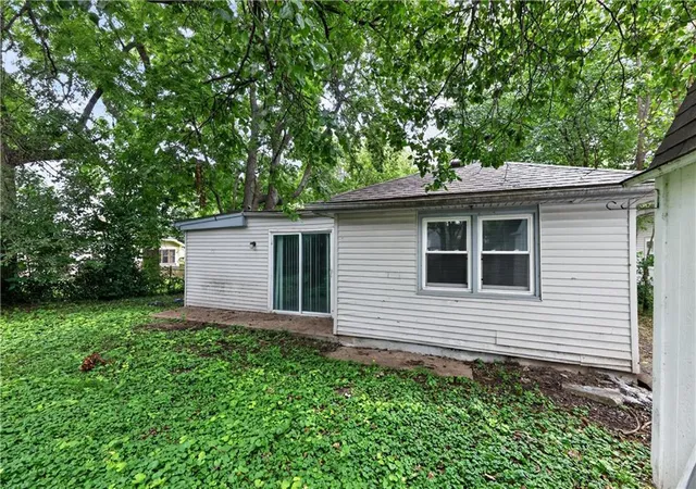 4th image of 530 S Willow Ave, Sugar Creek, MO 64053 | MLS# 2625372