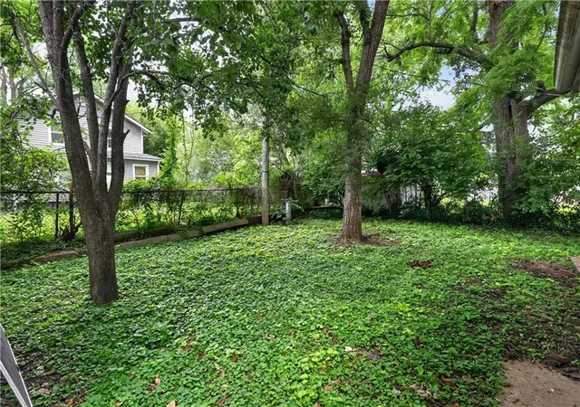 5th image of 530 S Willow Ave, Sugar Creek, MO 64053 | MLS# 2625372