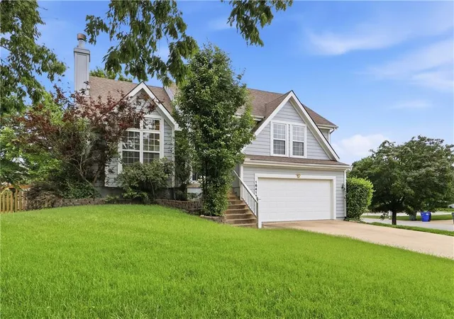 2nd image of 16412 W 157th Ter, Olathe, KS 66062 | MLS# 2625383