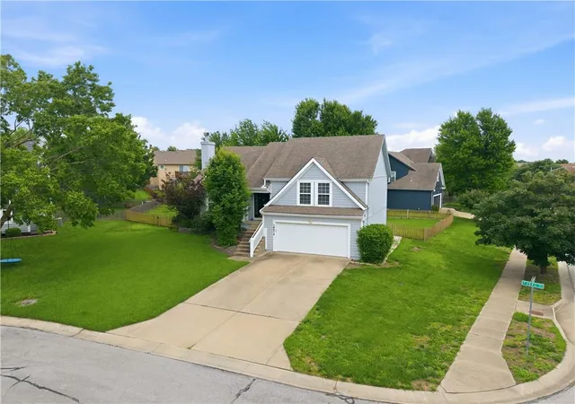 3rd image of 16412 W 157Th Ter, Olathe, KS 66062 | MLS# 2625383