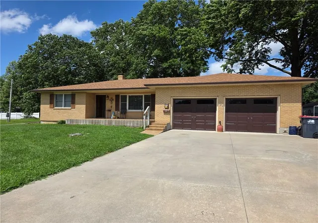 Homes for sale in Windsor, MO | 706 W Benton St, Windsor, MO 65370 | MLS# 2625387