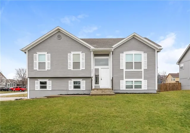 1st image of 502 Sunny Ln, Raymore, MO 64083 | MLS# 2625395