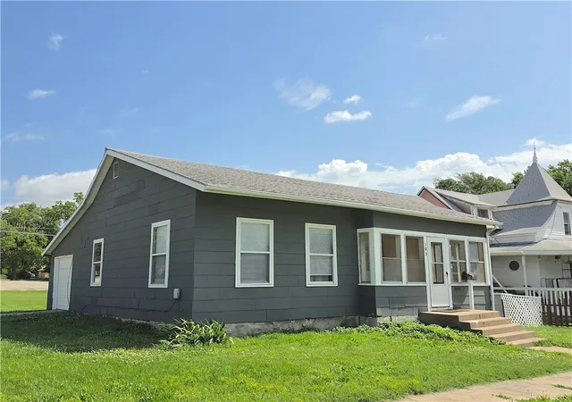 Homes for sale in Garnett, KS | 103 E 3rd Ave, Garnett, KS 66032 | MLS# 2625404