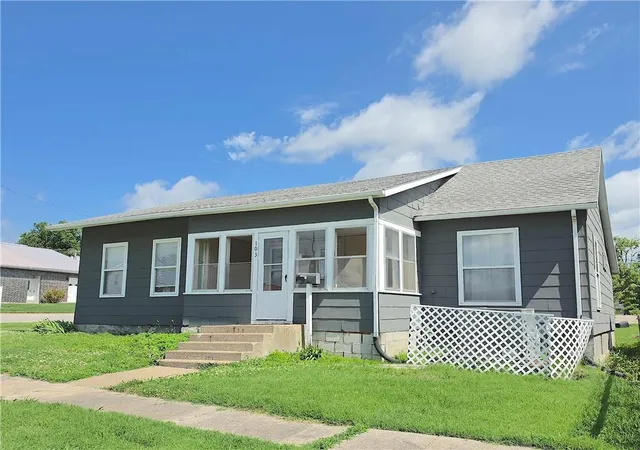Homes for sale in Garnett, KS | 103 E 3rd Ave, Garnett, KS 66032 | MLS# 2625404