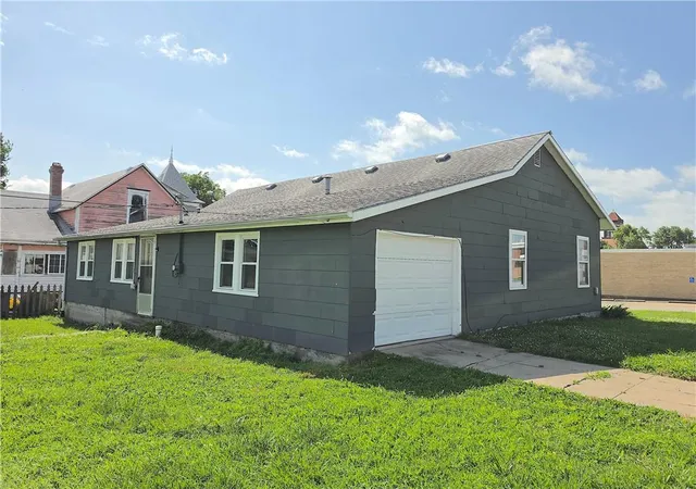 Homes for sale in Garnett, KS | 103 E 3Rd Ave, Garnett, KS 66032 | MLS# 2625404