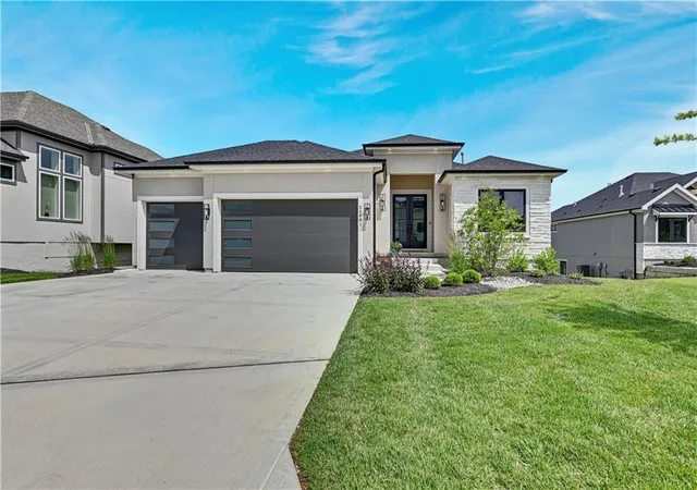 Homes for sale in Lenexa, KS | 24991 W 98th Pl, Lenexa, KS 66227 | MLS# 2625408