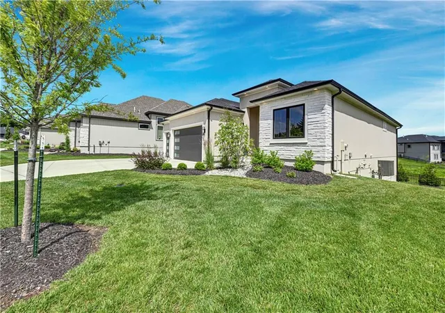 Homes for sale in Lenexa, KS | 24991 W 98Th Pl, Lenexa, KS 66227 | MLS# 2625408