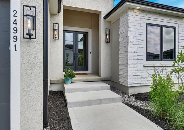 Homes for sale in Lenexa, KS | 24991 W 98Th Pl, Lenexa, KS 66227 | MLS# 2625408
