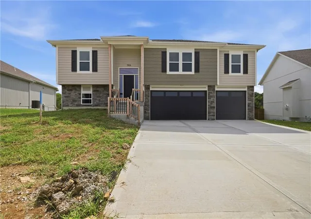 Photo 1 of Sale Pending at 1906 Owen Dr, Pleasant Hill, MO 64080 | MLS# 2625415 | Listing updated on 2026-08-25