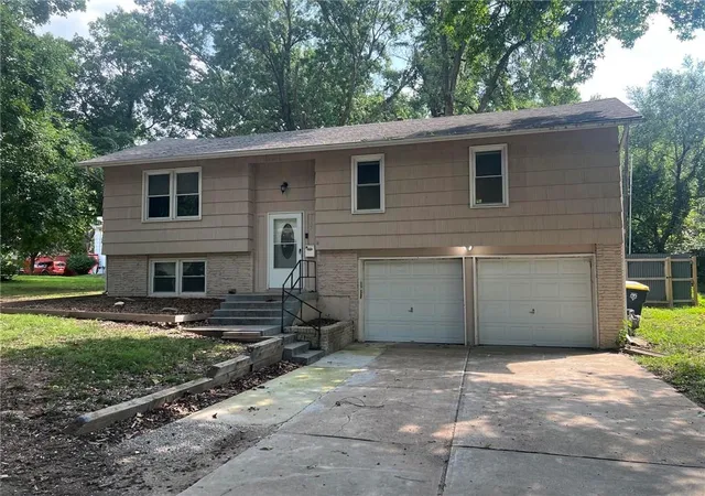 Photo 1 of Single family home for sale at 9307 Oakland Ave, Kansas City, MO 64138 | MLS# 2625422 | Listing updated on 2026-08-19