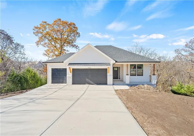 2nd image of 25995 140th St W, Olathe, KS 66061 | MLS# 2625425
