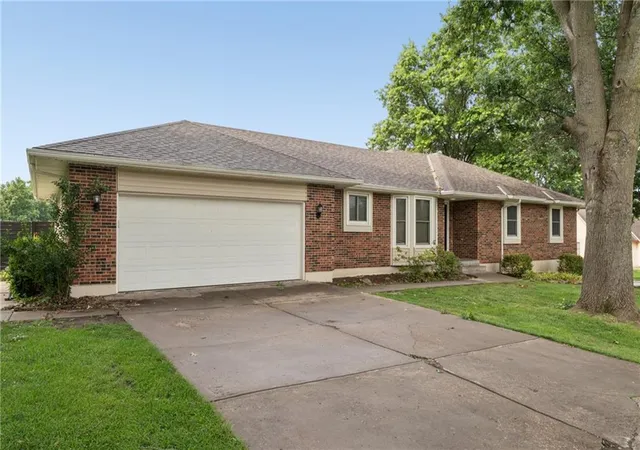 3rd image of 617 W Maple St, Raymore, MO 64083 | MLS# 2625430