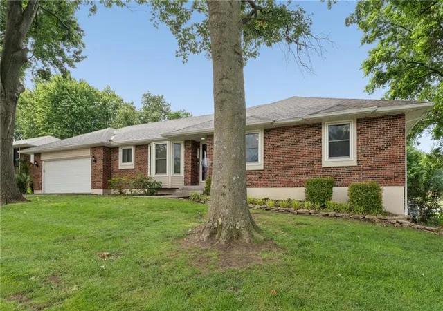 4th image of 617 W Maple St, Raymore, MO 64083 | MLS# 2625430