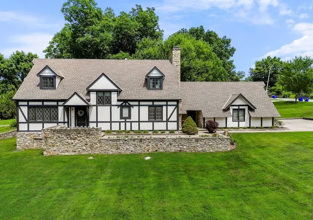 1st image of 5475 Clare Rd, Shawnee, KS 66226 | MLS# 2625431