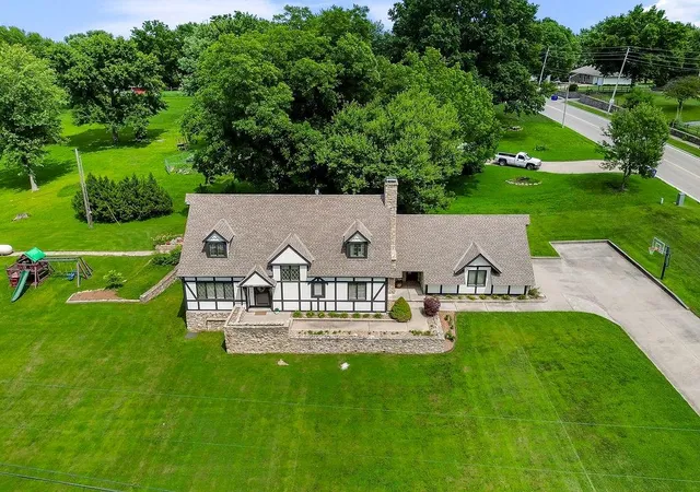 2nd image of 5475 Clare Rd, Shawnee, KS 66226 | MLS# 2625431