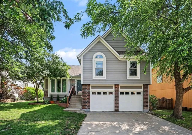Homes for sale in Shawnee, KS | 21620 W 53rd St, Shawnee, KS 66226 | MLS# 2625432
