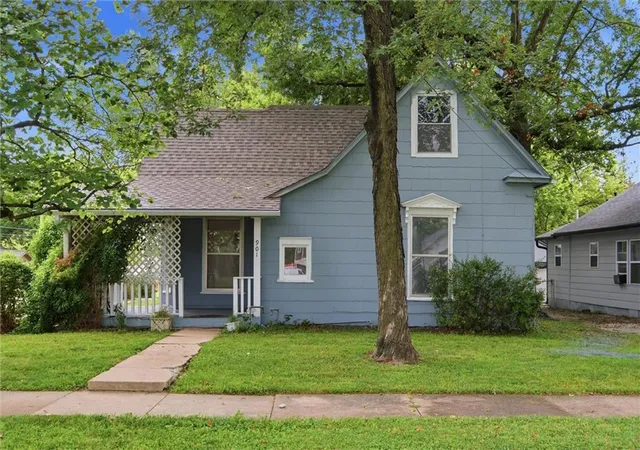 1st image of 901 Pacific Ave, Osawatomie, KS 66064 | MLS# 2625451