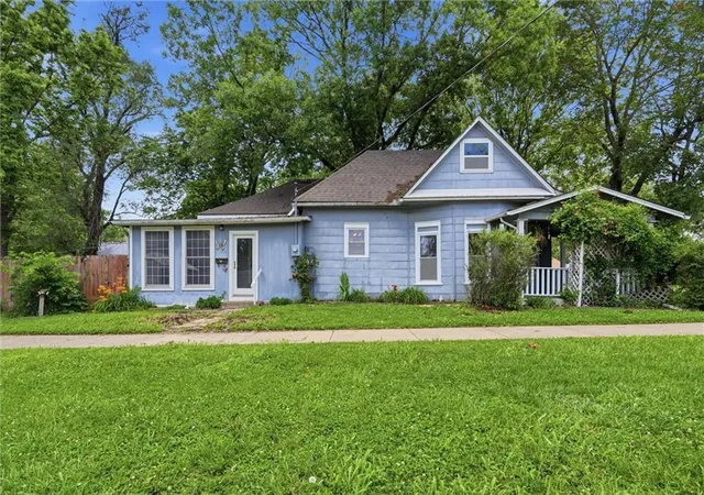 Homes for sale in Osawatomie, KS | 901 Pacific Ave, Osawatomie, KS 66064 | MLS# 2625451