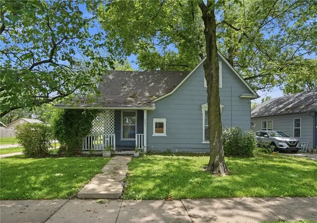 Homes for sale in Osawatomie, KS | 901 Pacific Ave, Osawatomie, KS 66064 | MLS# 2625451