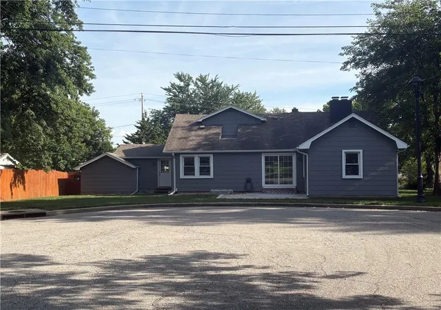 35th image of 2500 W 47th Ter, Westwood, KS 66205 | MLS# 2625458