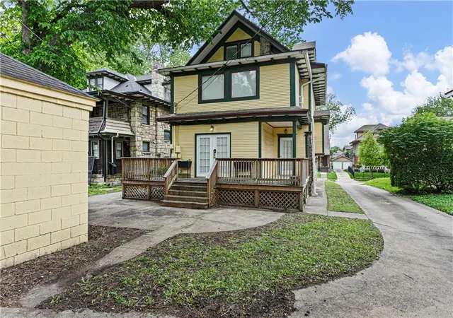 30th image of 3527 Kenwood Ave, Kansas City, MO 64109 | MLS# 2625463