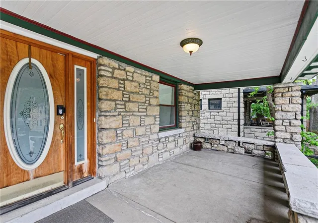 4th image of 3527 Kenwood Ave, Kansas City, MO 64109 | MLS# 2625463