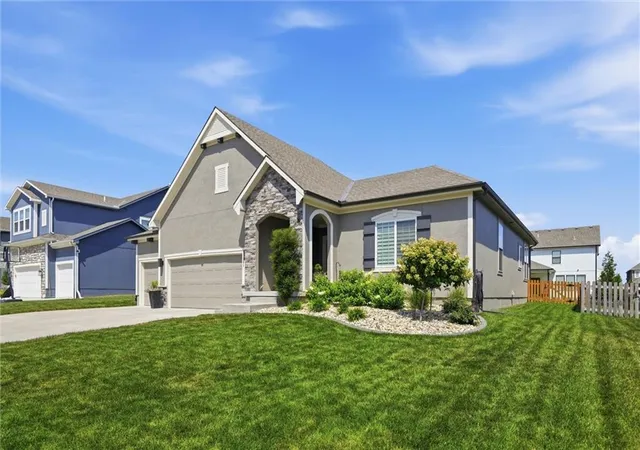 Photo 3 of Sale Pending at 131 Se Briar Valley Ln, Blue Springs, MO 64064 | MLS# 2625476 | Listing updated on 2026-08-15