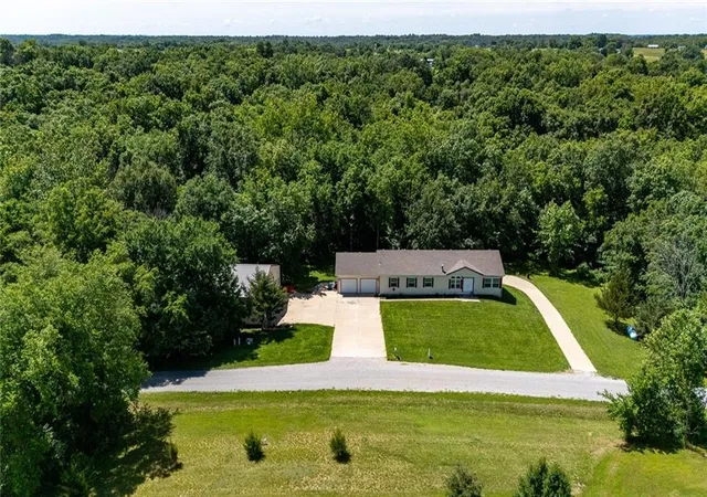 Homes for sale in Lathrop, MO | 6375 Se Vollmer Dr, Lathrop, MO 64465 | MLS# 2625477