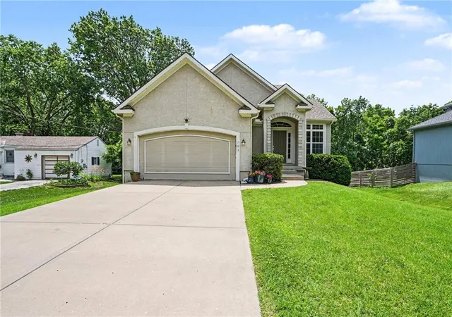 Photo 2 of Sale Pending at 703 E 109th Street, Kansas City, MO 64131 | MLS# 2625478 | Listing updated on 2026-07-09