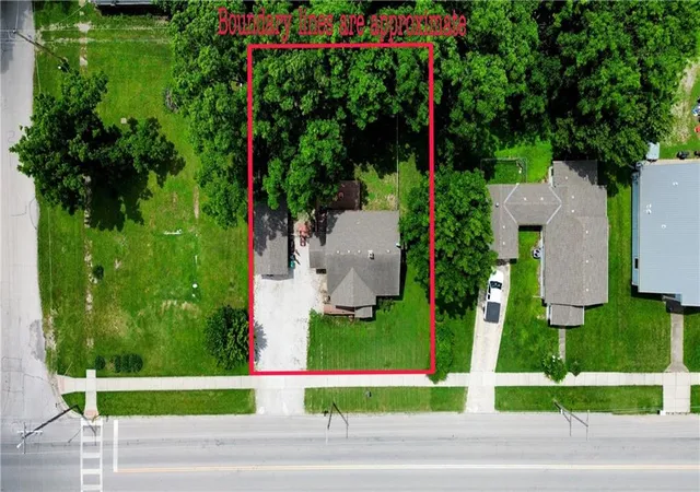 Homes for sale in La Cygne, KS | 613 E Market St, La Cygne, KS 66040 | MLS# 2625482