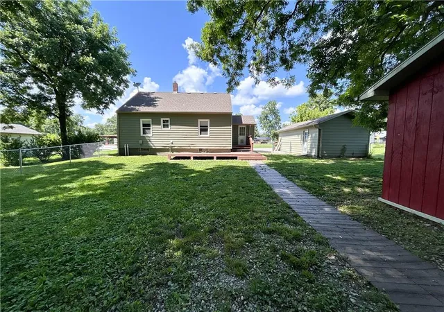 Homes for sale in La Cygne, KS | 613 E Market St, La Cygne, KS 66040 | MLS# 2625482