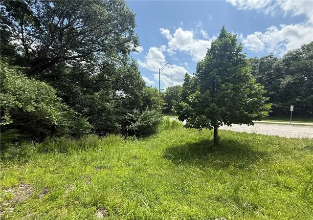 Homes for sale in Riverside, MO | 4717 Nw Northwood Rd, Riverside, MO 64150 | MLS# 2625494