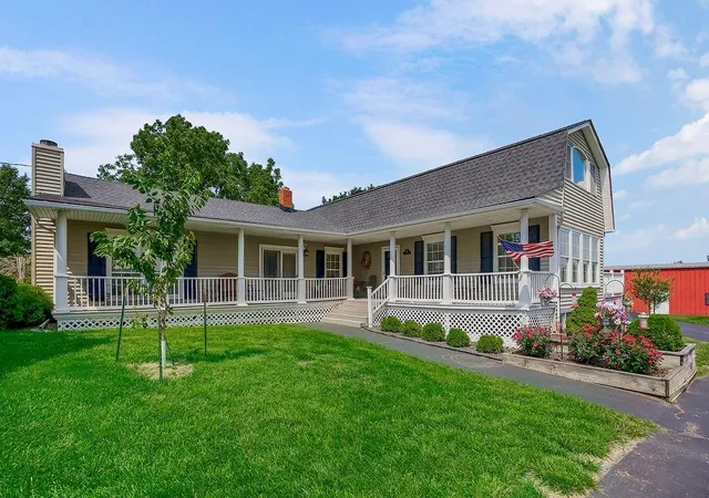 2nd image of 5973 Ogg Rd, Shawnee, KS 66218 | MLS# 2625497
