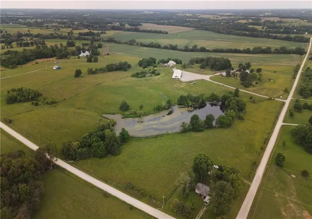 2nd image of 126 Sw 400th Rd, Warrensburg, MO 64093 | MLS# 2625500
