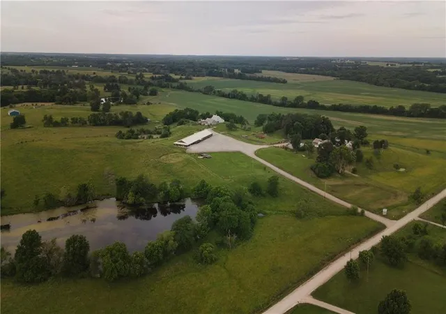 Photo 3 of Single family home for sale at 126 Sw 400th Road, Warrensburg, MO 64093 | MLS# 2625500 | Listing updated on 2026-06-11