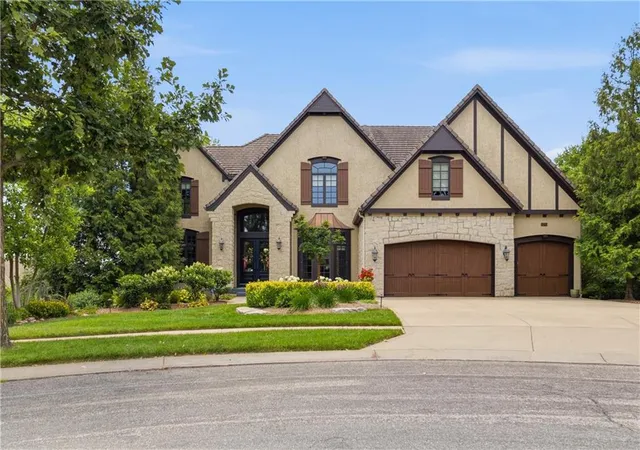 2nd image of 12715 W 160 Ter, Overland Park, KS 66221 | MLS# 2625503