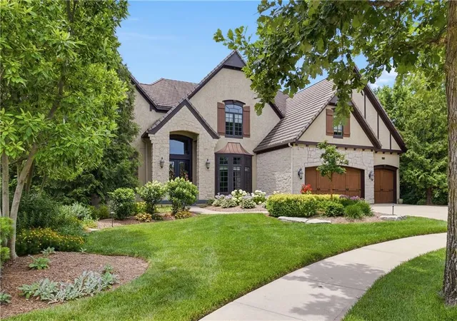 4th image of 12715 W 160 Ter, Overland Park, KS 66221 | MLS# 2625503