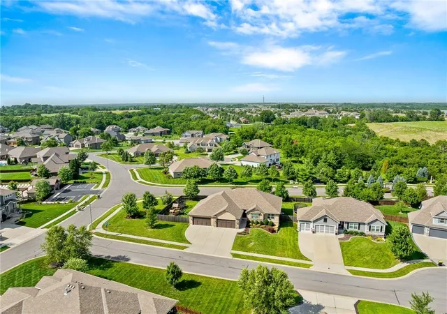 2nd image of 9300 Sw Tsunami Ct, Lee's Summit, MO 64064 | MLS# 2625506