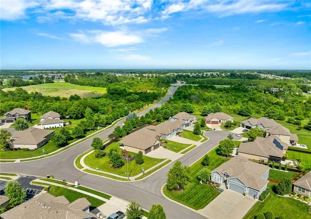 61st image of 9300 Sw Tsunami Ct, Lee's Summit, MO 64064 | MLS# 2625506
