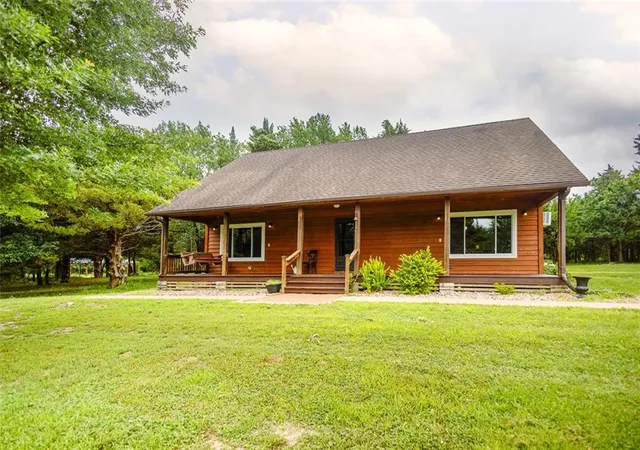 Homes for sale in Garnett, KS | 28784 E 1300 Rd, Garnett, KS 66032 | MLS# 2625508