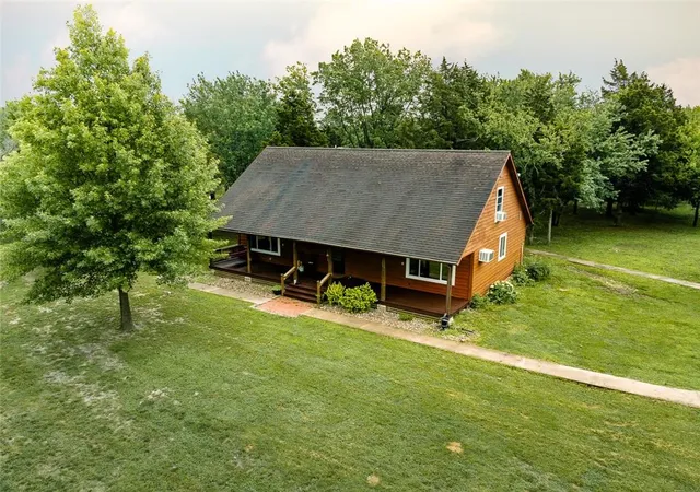 Homes for sale in Garnett, KS | 28784 E 1300 Rd, Garnett, KS 66032 | MLS# 2625508