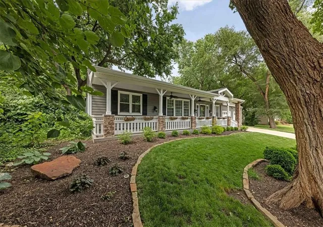 1st image of 8530 W 86th Ter, Overland Park, KS 66212 | MLS# 2625521