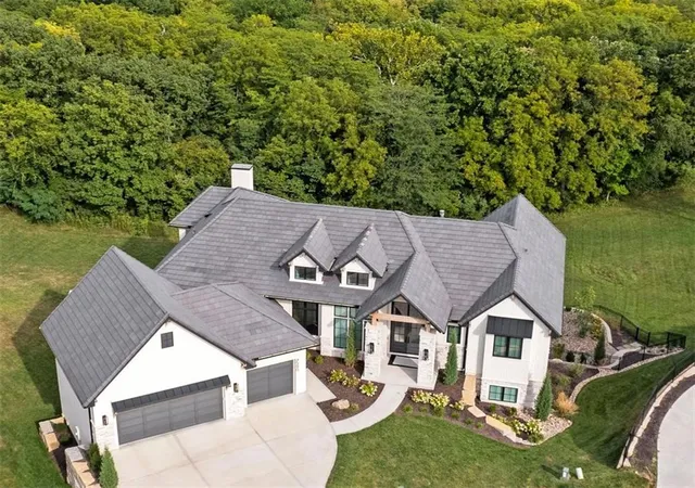 3rd image of 7390 N National Dr, Kansas City, MO 64152 | MLS# 2625526