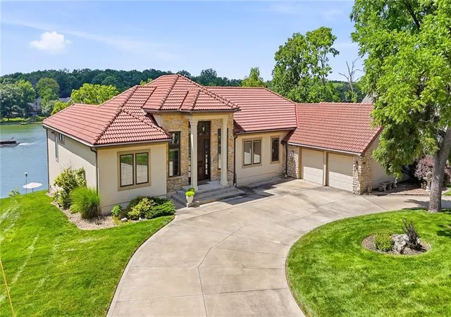 Homes for sale in Weatherby Lake, MO | 7810 Nw Scenic Dr, Weatherby Lake, MO 64152 | MLS# 2625533