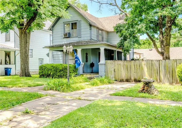 Single family home for sale at 709 S Lincoln Ave, Chanute, KS 66720 | MLS# 2625545