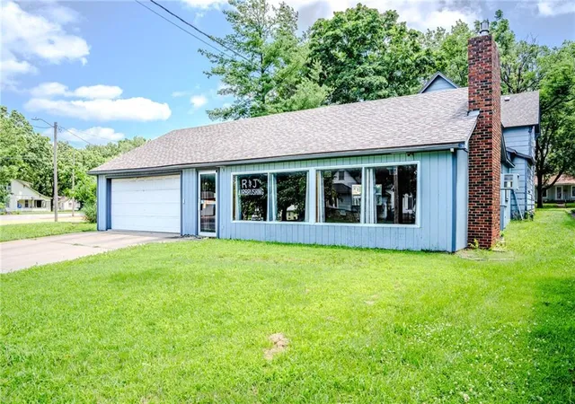 Photo 2 of Single family home for sale at 709 S Lincoln Ave, Chanute, KS 66720 | MLS# 2625545 | Listing updated on 2026-09-21
