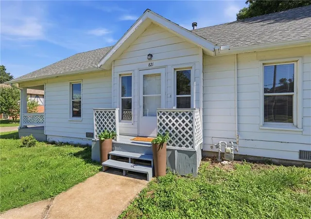 Homes for sale in Ottawa, KS | 821 W 10th St, Ottawa, KS 66067 | MLS# 2625548