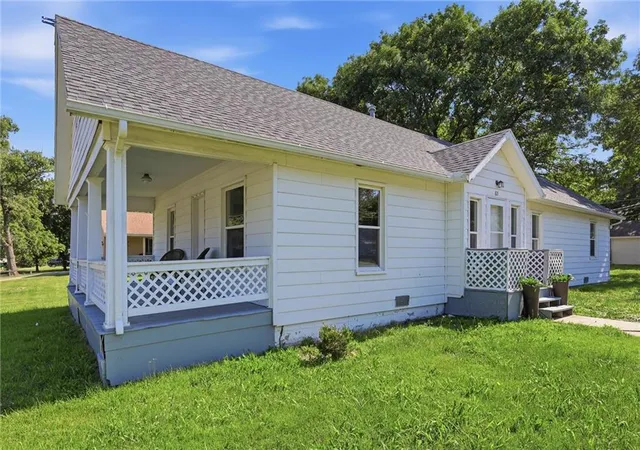 Homes for sale in Ottawa, KS | 821 W 10th St, Ottawa, KS 66067 | MLS# 2625548