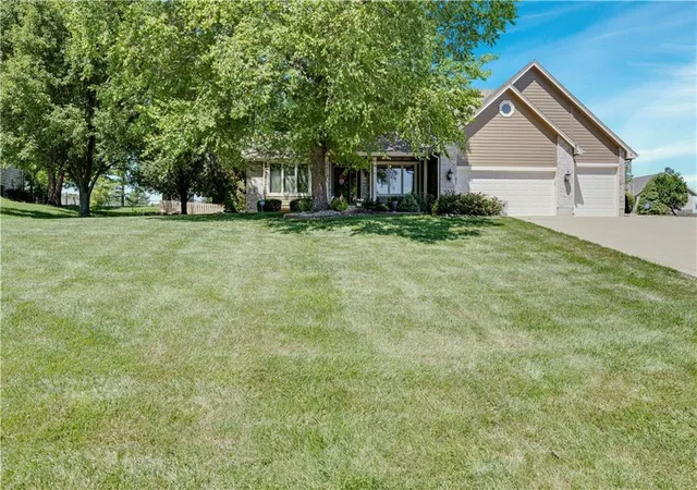 Homes for sale in Basehor, KS | 17713 157th Ter, Basehor, KS 66012 | MLS# 2625549